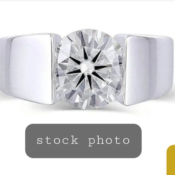 Doveggs Moissanite Ring - Picture 4 of 8